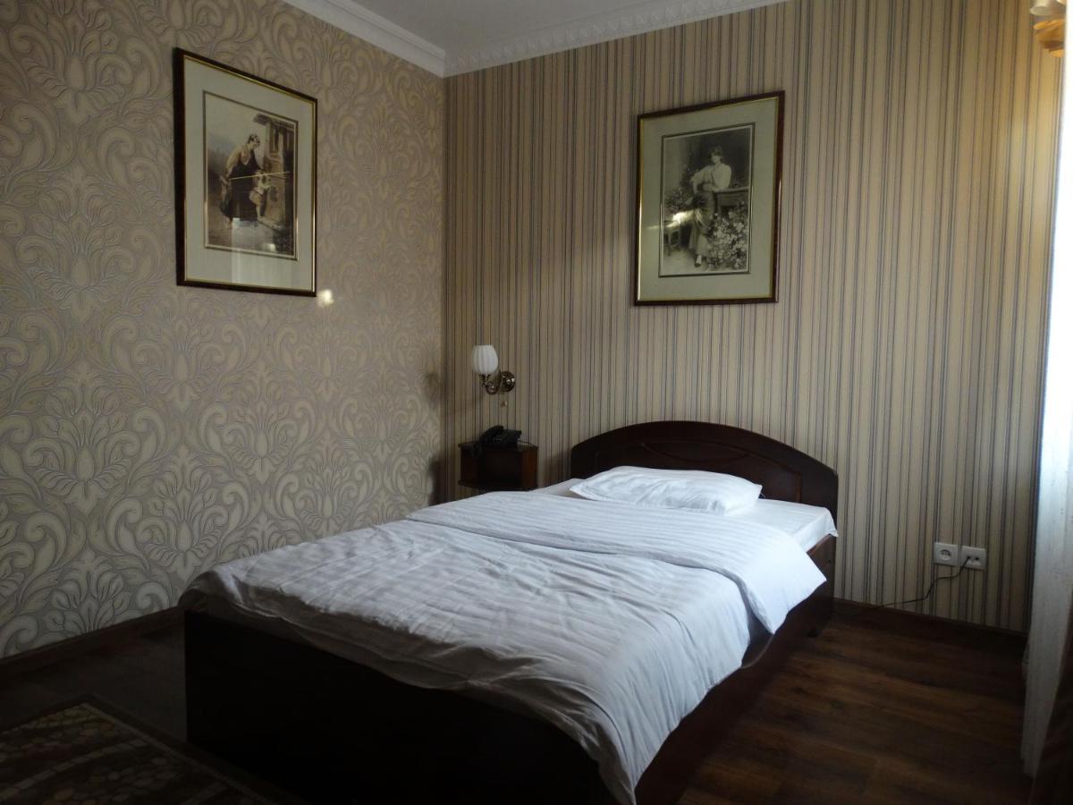 Hotel Papillon Tashkent Exterior photo